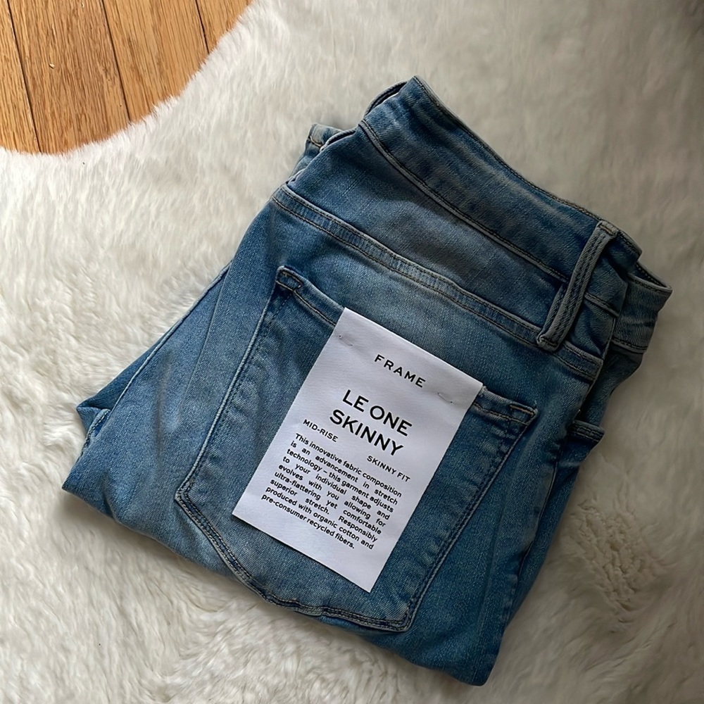 FRAME Le One Skinny Jeans - SIZE 2